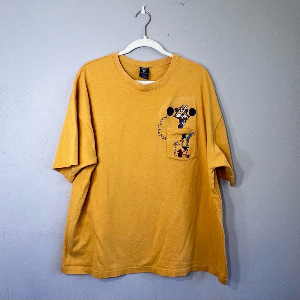 Warner Brothers Looney Tunes Wile E Coyote Road Runner yellow tee XXL